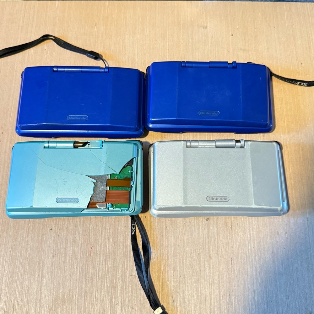 4-Nintendo DS Console “BROKEN”3-Power On No Charg For Parts/Repair-Only Read Blw